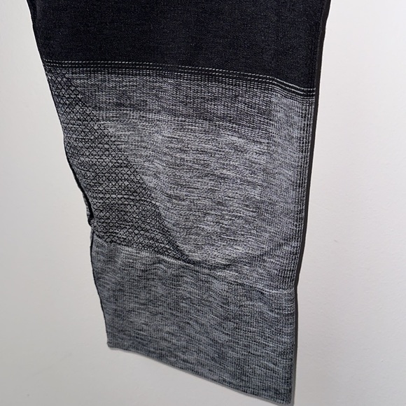 Lululemon Cropped Workout Pants NWOT - Picture 5 of 9